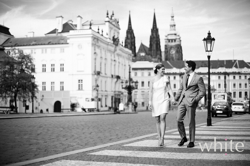 Erin & Jim during a walk at the Prague Castle by Lukas Konarik.